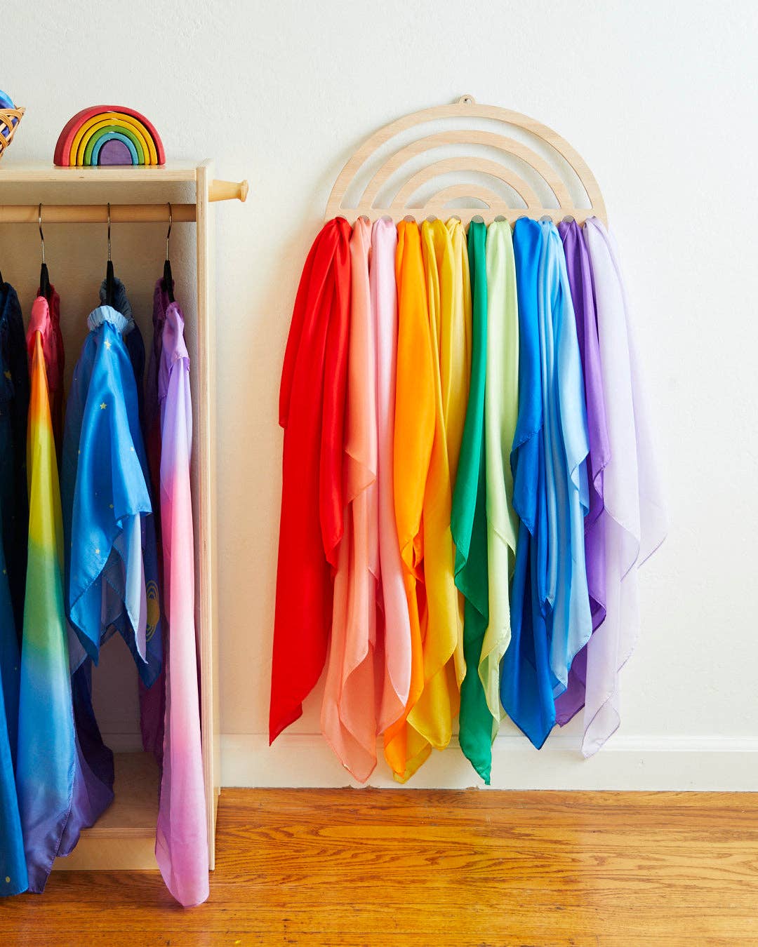 Großes Playsilk-Display — Regenbogen-Halter für Kinderzimmer