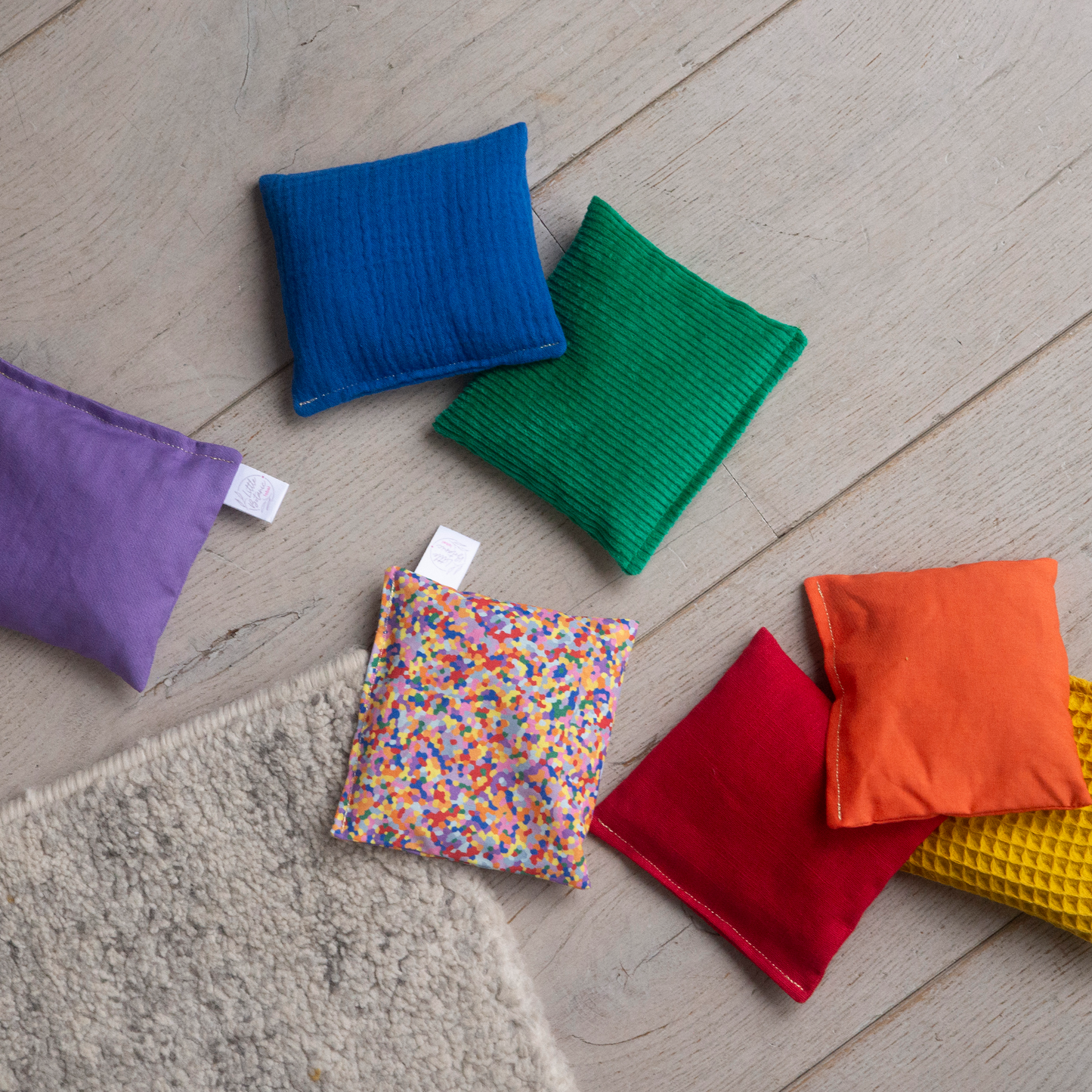 Little Botanic Label - Sensorische Kissen Regenbogenfarben + Super Confetti