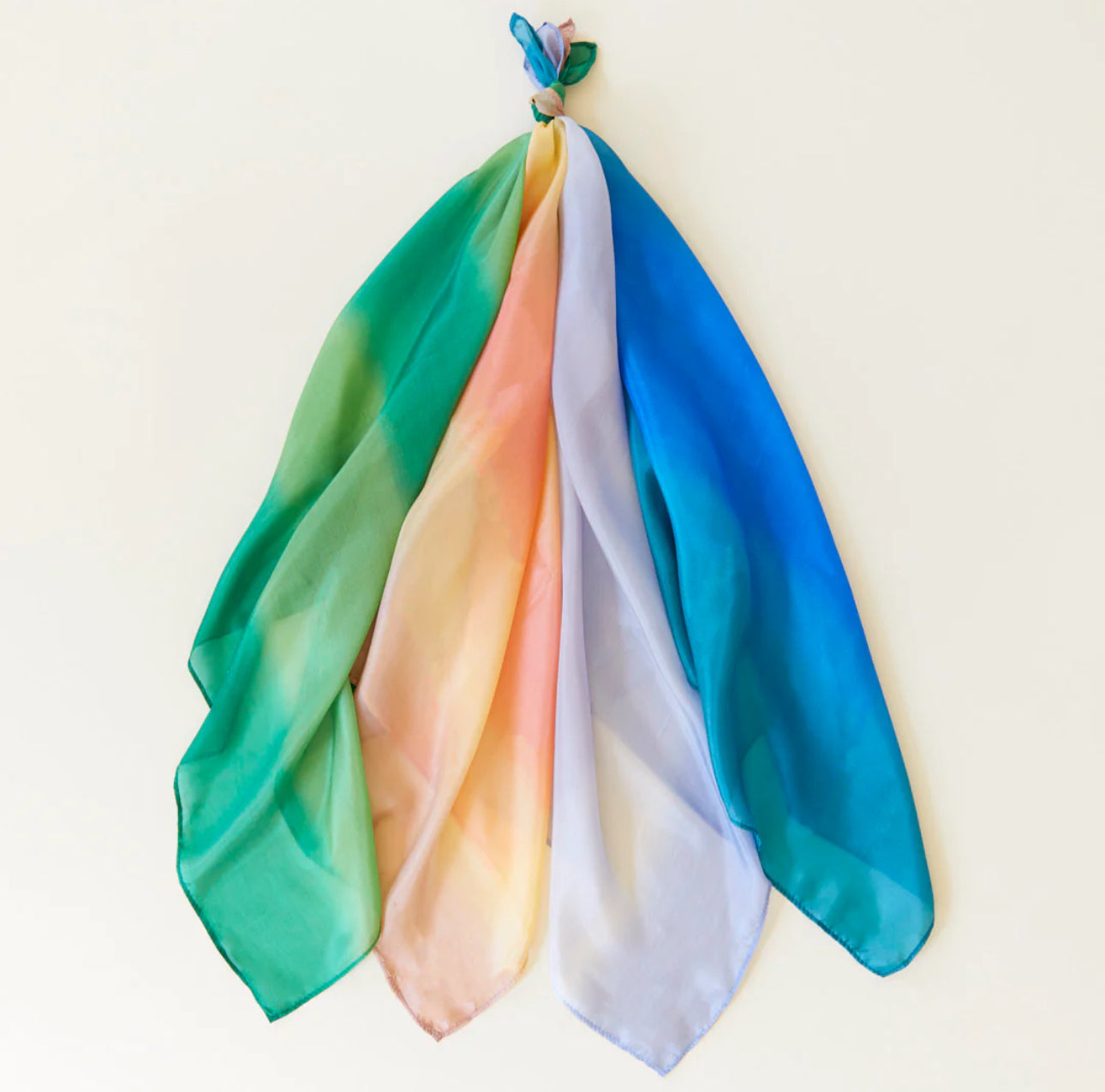 Mini Earth Playsilks - Waldorfspielzeug aus 100% Seide mit offenem Ende