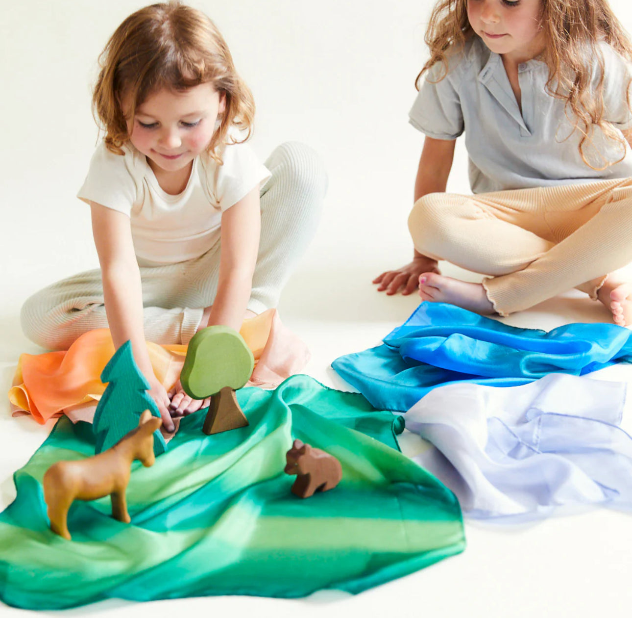 Mini Earth Playsilks - Waldorfspielzeug aus 100% Seide mit offenem Ende