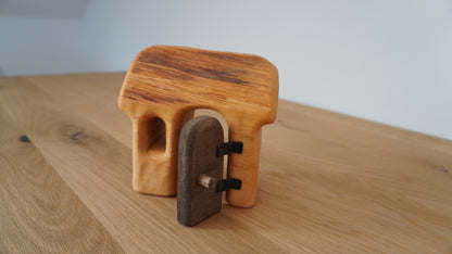 Bikeho - Haus mit Borke + Tür