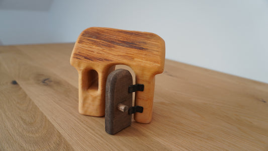 Bikeho - Haus mit Borke + Tür