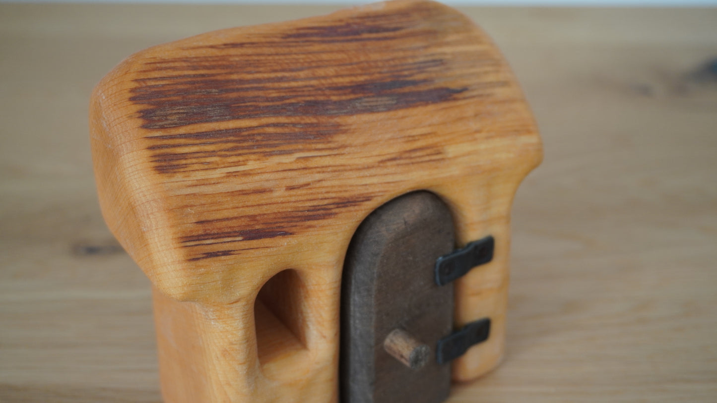 Bikeho - Haus mit Borke + Tür