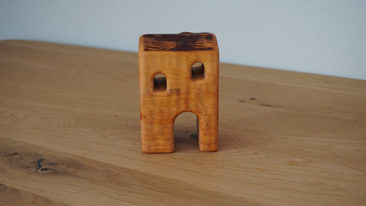 Bikeho - Haus mit zwei Fenstern