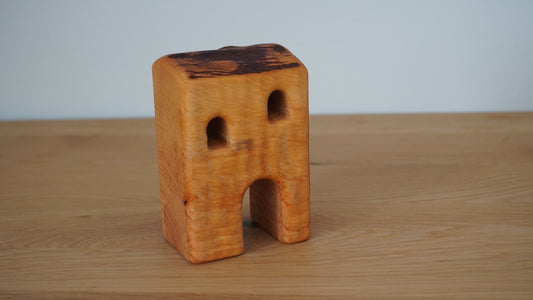 Bikeho - Haus mit zwei Fenstern